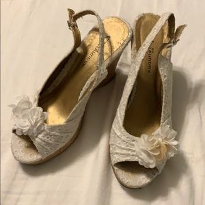 White spring wedges